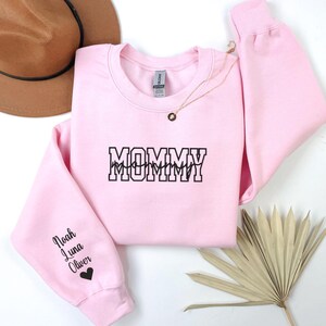 Embroidered Mommy Sweatshirt, Embroidered Custom Name Shirt, Embroidered Gift For Mommy Shirt, Mothers Day Gift, Cute Mommy Crew Neck Tee bild 5