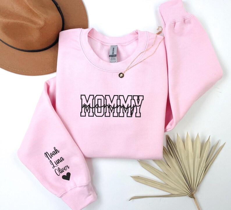 Embroidered Mommy Sweatshirt, Embroidered Custom Name Shirt, Embroidered Gift For Mommy Shirt, Mothers Day Gift, Cute Mommy Crew Neck Tee bild 5