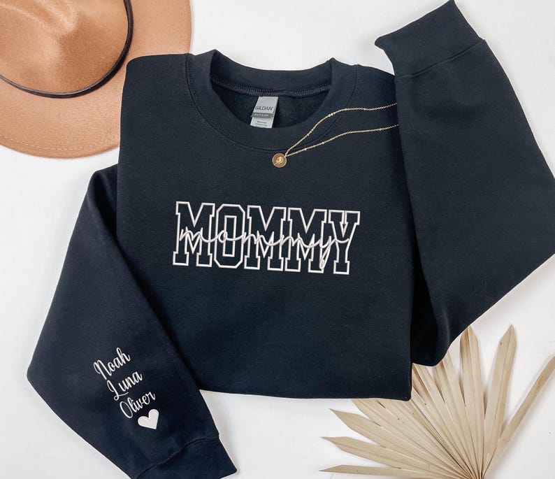 Embroidered Mommy Sweatshirt, Embroidered Custom Name Shirt, Embroidered Gift For Mommy Shirt, Mothers Day Gift, Cute Mommy Crew Neck Tee bild 3