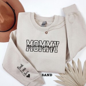 Embroidered Mommy Sweatshirt, Embroidered Custom Name Shirt, Embroidered Gift For Mommy Shirt, Mothers Day Gift, Cute Mommy Crew Neck Tee bild 4
