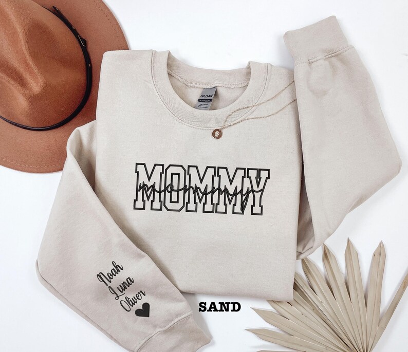 Embroidered Mommy Sweatshirt, Embroidered Custom Name Shirt, Embroidered Gift For Mommy Shirt, Mothers Day Gift, Cute Mommy Crew Neck Tee bild 4