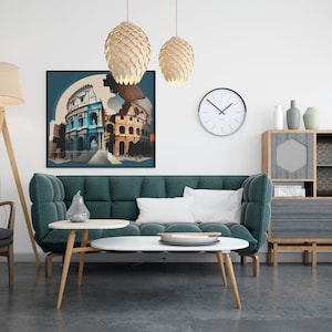 Può includere: Un divano blu turchese con cuscini bianchi si trova in un soggiorno con un tavolino da caffè in legno e una lampada da terra. Una stampa incorniciata di un edificio con una facciata blu e arancione è appesa al muro sopra il divano. Due lampade a sospensione in legno pendono dal soffitto.