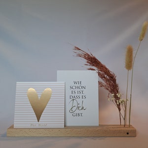 Leiste aus Holz für Karten und Blumen
