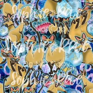 Puede incluir: Un patrón sin costuras que presenta un diseño repetitivo de gatos siameses en varias poses. Los gatos se representan en un color marrón claro con ojos azules. El fondo es un diseño de acuarela azul y morado con acentos de brillo. También hay imágenes de pájaros en jaulas y peces en burbujas.