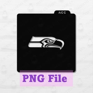 以下が含まれることがあります： 上部に「ACC」とラベルされた、銀と白の鷹のロゴが付いた黒いステンシル。下部には「PNG File」というテキストが入ったピンク色のバナーがあります。このアイテムはおそらくクッキーカッターまたはクラフトテンプレートです。