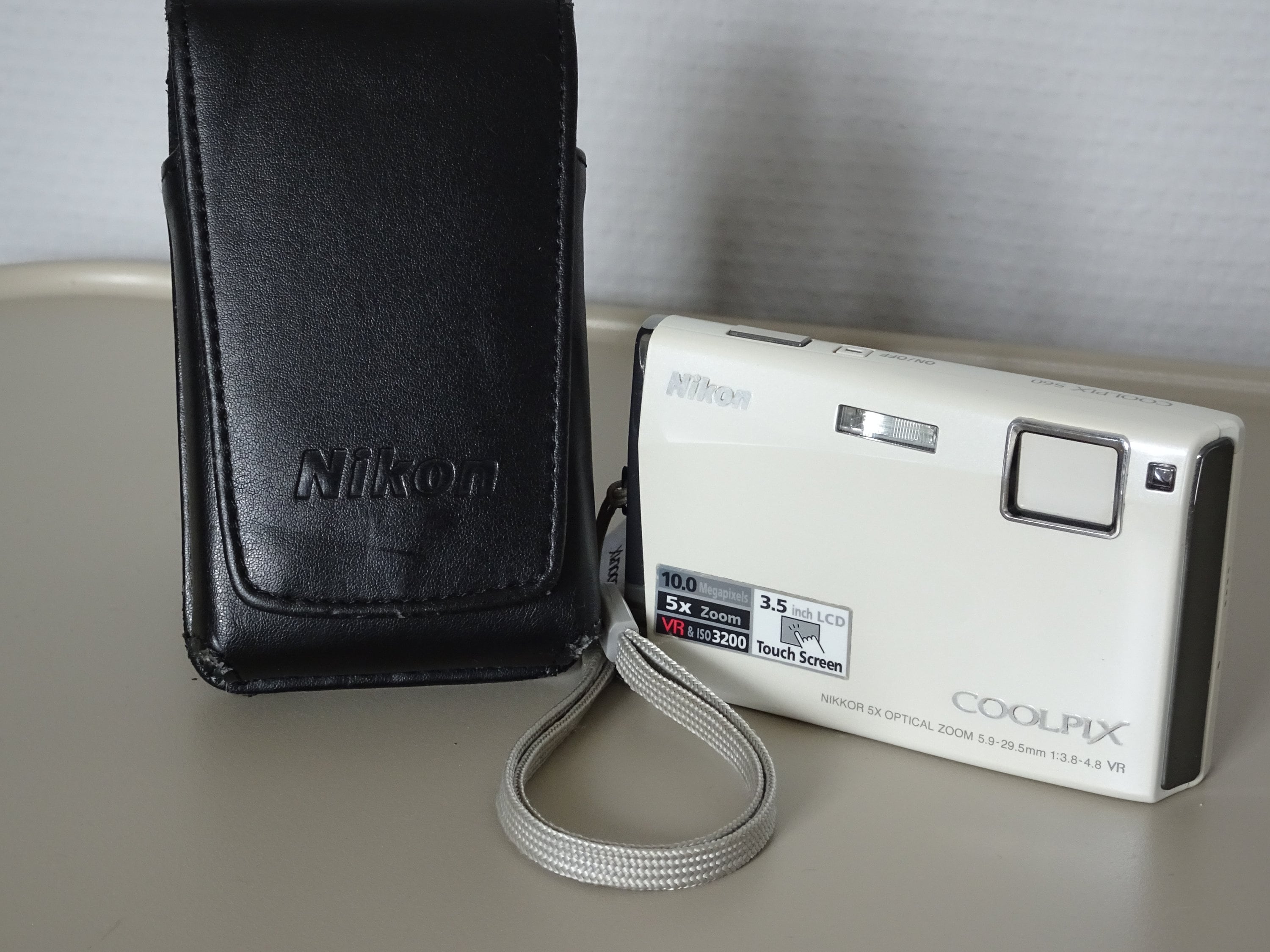 Nikon COOLPIX S60 Complete Set Without SD Cards, Very Good