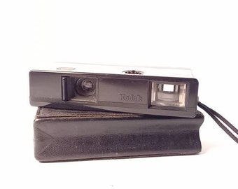 Kodak Pocket Instamatic 100 + case