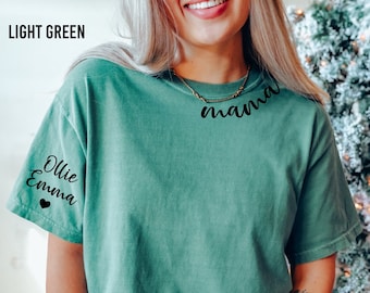 Camiseta de cuello mamá personalizada con colores cómodos y nombre del niño en la manga. Regalo para mamá, Día de la Madre, personalizada.