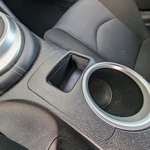 Nissan 370z / Center console extra storage cubby