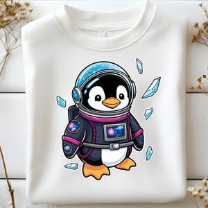 Lindo pingüino astronauta PNG, descarga digital de pingüino espacial, clipart de pingüino galáctico, sublimación de pingüino, arte de pingüino de dibujos animados, pingüino PNG
