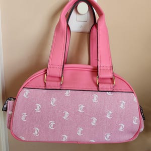 Juicy Couture pink and white lemonade pack it up bowler shoulder bag 2 front pockets accent and printed logo all over the purse image 9