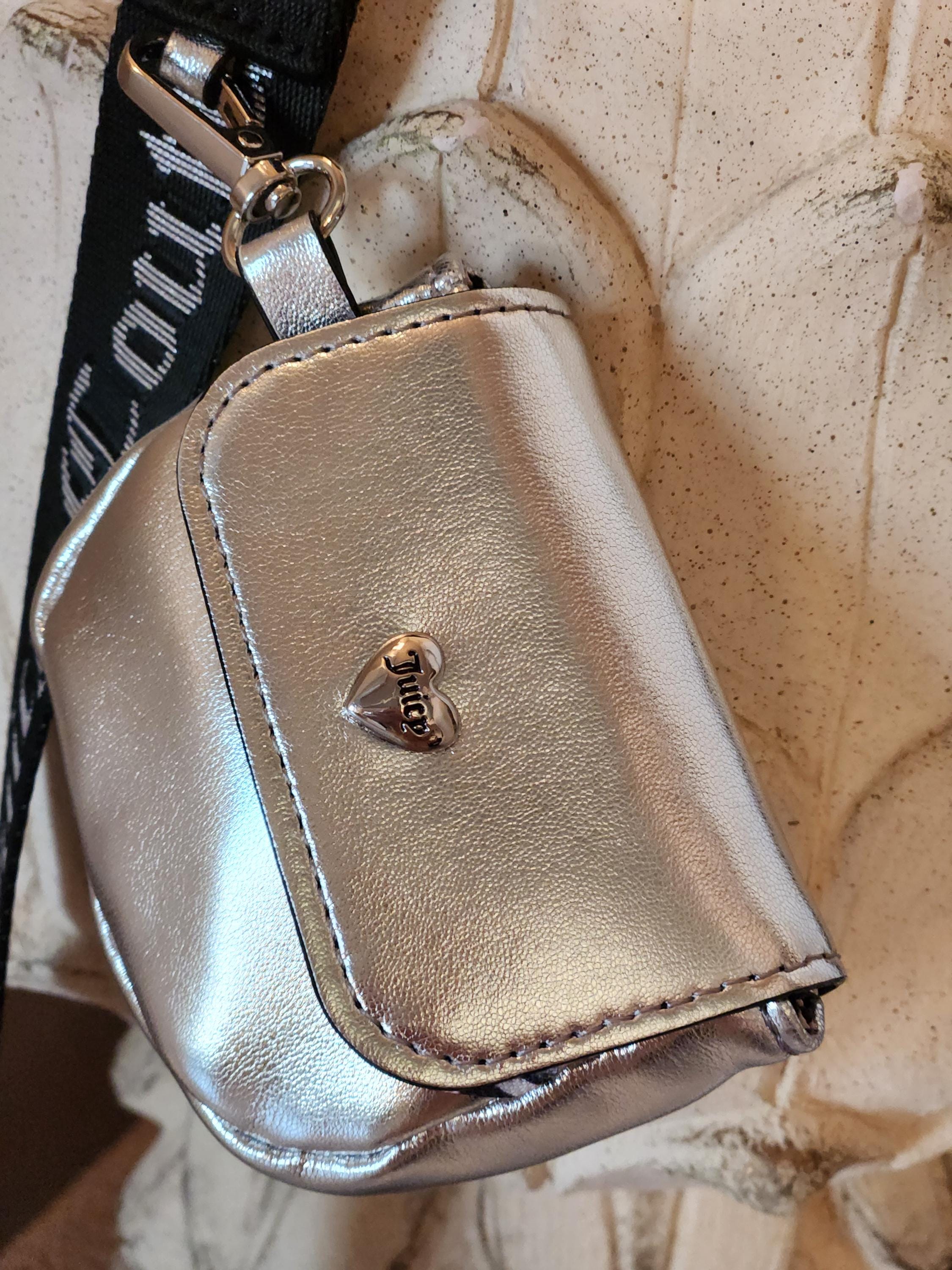 ジューシークチュール♡新品タグ付きミニバッグ型ポーチ Juicy Couture Metallic Silver Quilted Mini Crossbody Bagwith