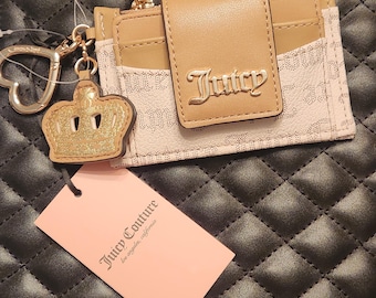 ☆ななページ☆JUICY COUTURE 絶版チャーム5点 Juicy Couture Pecan White Fresh Take Tab Elongated Cards Case