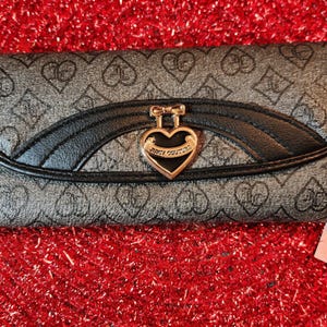 Juicy Couture precious moments single gusset flap clutch liquorice/Grey color fancy large wallet with logo heaet accent