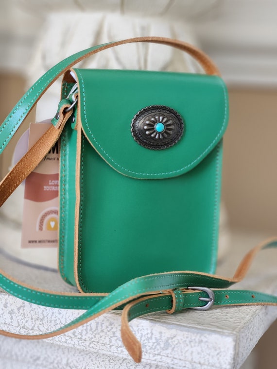 13 Top Turquoise Handbags to Refresh Your Style | LoveToKnow