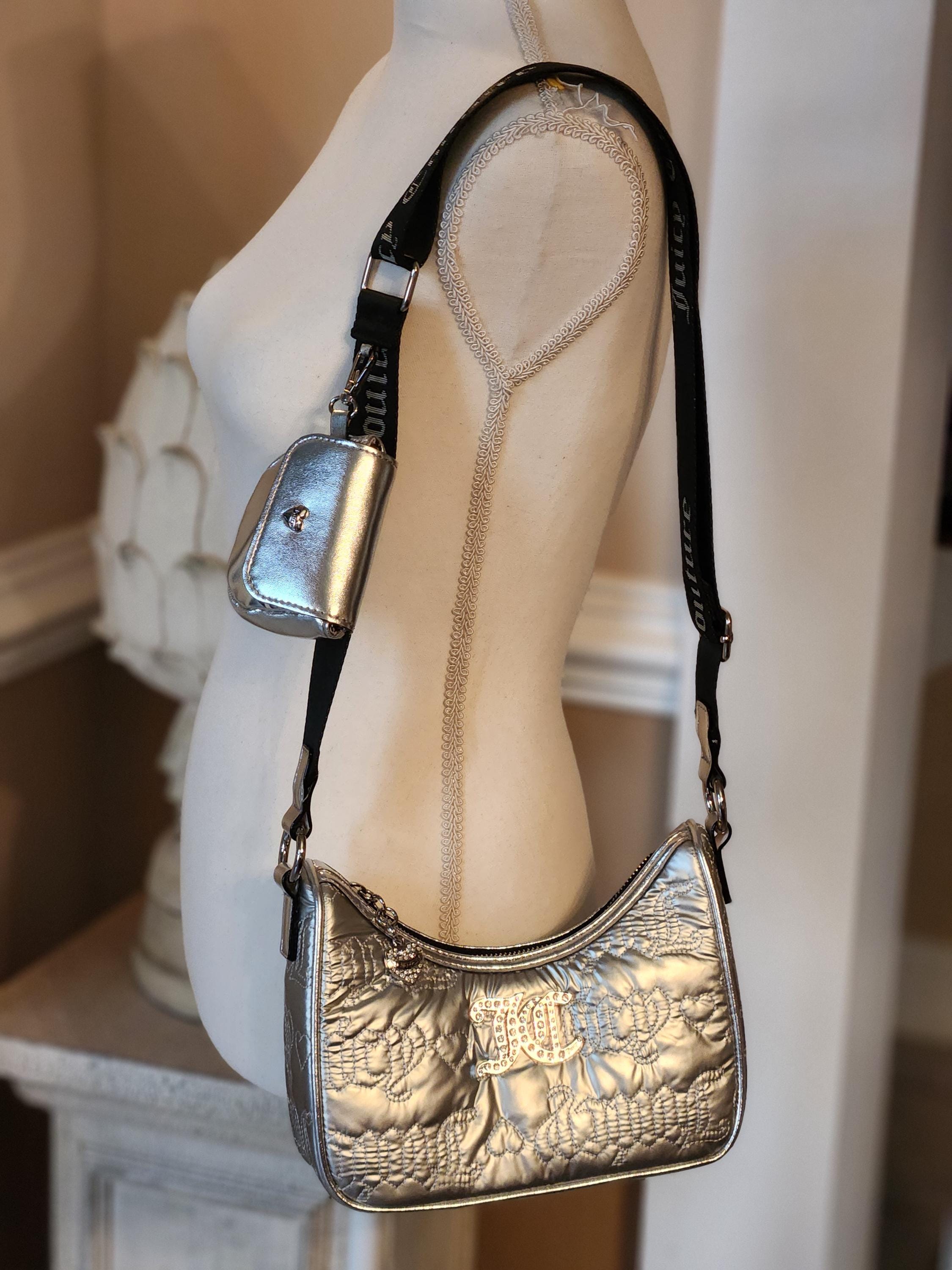 ジューシークチュール♡新品タグ付きミニバッグ型ポーチ Juicy Couture Metallic Silver Quilted Mini Crossbody Bagwith
