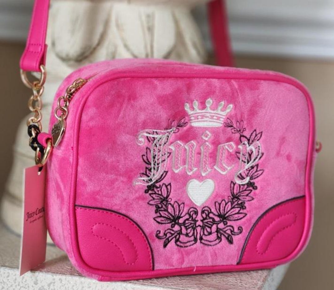 ☆Juicy By Juicy Couture モコモコクロスボディー(Free Love)☆ Juicy Couture Free Love Heritage Crossbody Bag Hot Pink