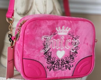 【JUICY COUTURE】IRIS ロゴ 2WAY コットン クロスボディバッグ JuicyCoutureIridescentPinkAdju