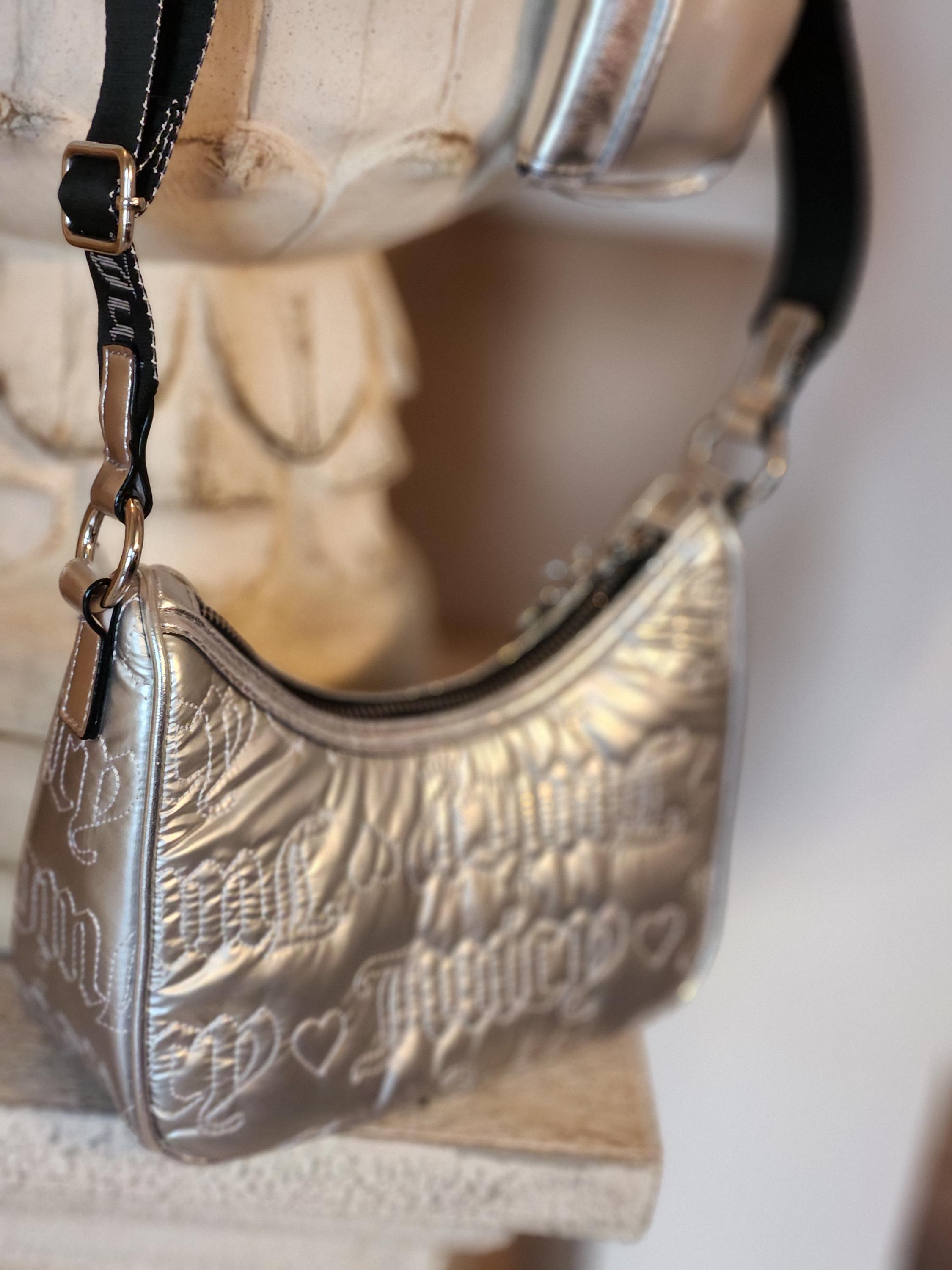 ジューシークチュール♡新品タグ付きミニバッグ型ポーチ Juicy Couture Metallic Silver Quilted Mini Crossbody Bagwith
