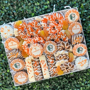 College Commitment Geschenkbox - Schulfarben und Maskottchen-Leckereien - Glückwunschgeschenk für College Bound Studenten