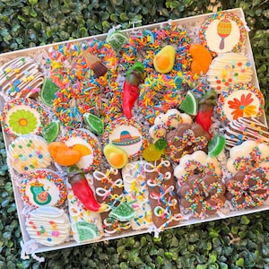 Caja de golosinas Cinco de Mayo / Oreos, pretzels y galletas Biscoff cubiertas de chocolate Fiesta