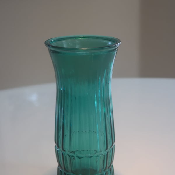 Vintage E.O Brody Cleveland Co Emerald Green Glass Vase