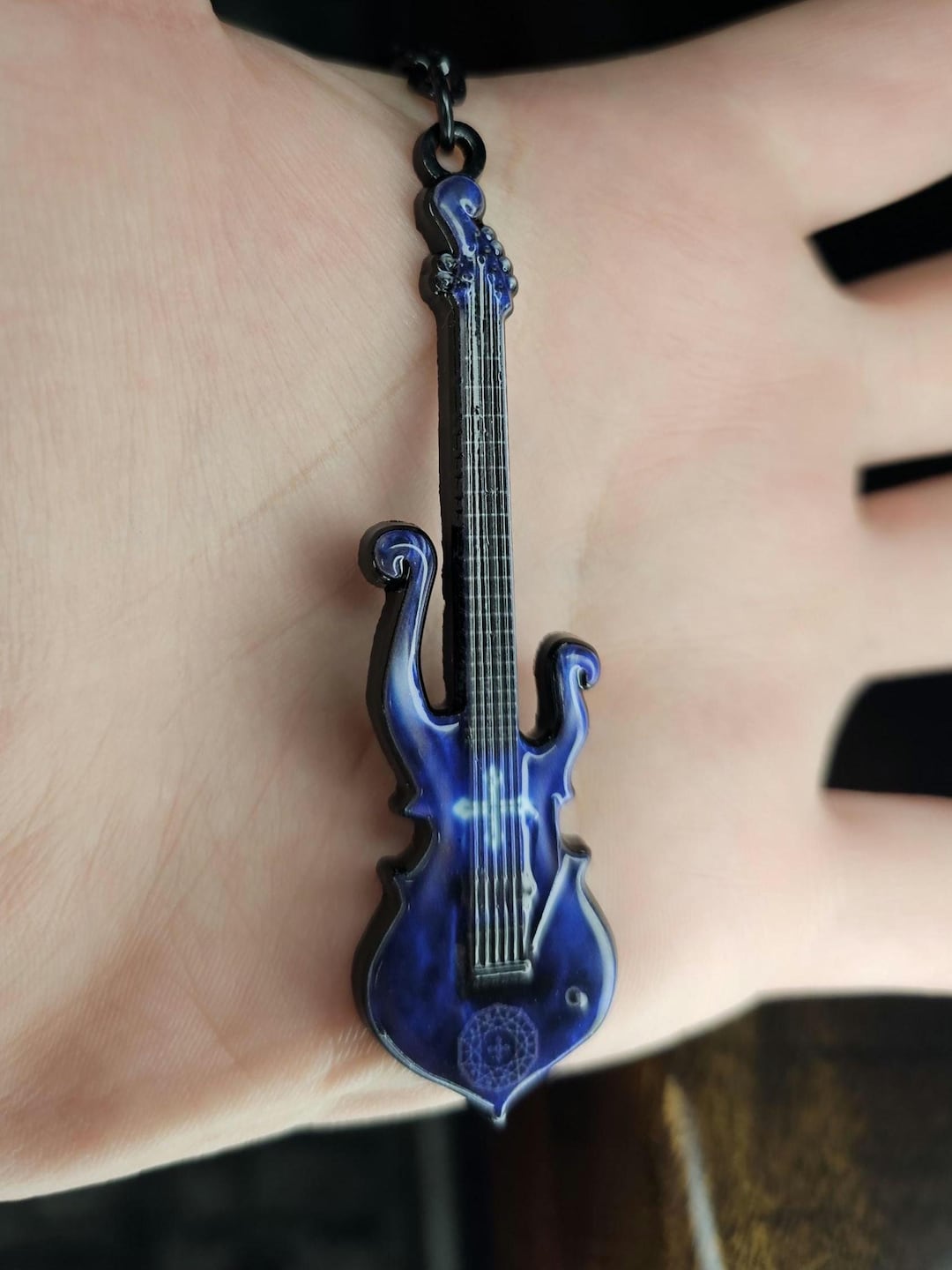 マナ様モチーフキーホルダー Mana Sama Blue Visual Kei Guitar Keychain - Etsy