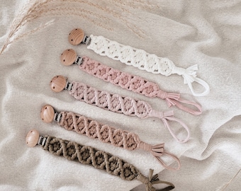 Gehäkelter Boho Schnullerclip/Schnullerclip. Perfektes Geschenk zur Babyparty. Neutral.