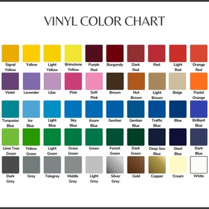 Pode incluir: Carta de cores de vinil com 48 cores diferentes, incluindo amarelo dourado, amarelo sinal, amarelo claro, vermelho p&uacute;rpura, bord&ocirc;, vermelho escuro, vermelho claro, vermelho laranja, roxo, violeta, lavanda, lil&aacute;s, rosa, rosa suave, marrom, marrom castanho, marrom claro, bege, laranja pastel, laranja claro, azul turquesa, azul gelo, azul claro, azul c&eacute;u, azul celeste, azul genciana, azul tr&aacute;fego, azul brilhante, azul rei, menta, verde lim&atilde;o, verde amarelo, verde claro, verde grama, verde, verde floresta, verde escuro, azul marinho, azul a&ccedil;o, azul escuro, azul cobalto, preto, cinza escuro, cinza tele, cinza m&eacute;dio, cinza claro, prata, ouro, cobre, creme, branco e transparente.