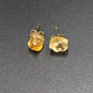 Yellow Citrine Raw Earrings, Raw Stud Earrings, Gemstone Stud Earrings, Healing Crystal Earrings, 6-8mm Raw Stud Earrings