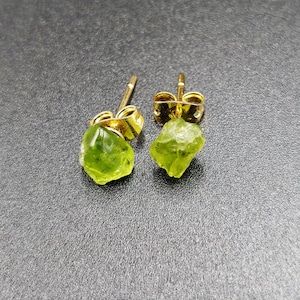 Green Peridot Raw Earrings, Raw Stud Earrings, Gemstone Stud Earrings, Healing Crystal Earrings, 6-8mm Raw Stud Earrings