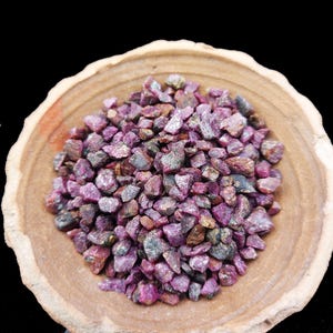 AAA+ Quality Pink Ruby Raw Stone Powder, Pink Ruby Raw Chips, Healing Crystal Crushed Powder Clean for Woodworking, Raw Thick Powder