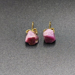 Pink Ruby Raw Earrings, Raw Stud Earrings, Gemstone Stud Earrings, Healing Crystal Earrings, 6-8mm Raw Stud Earrings