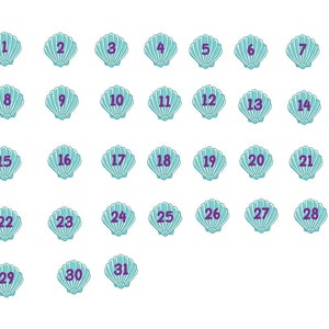 Peut inclure: Un ensemble de 31 coquillages turquoise avec des chiffres violets de 1 à 31.
