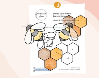 Biene auf einem Bienenwaben-Buntglasmuster