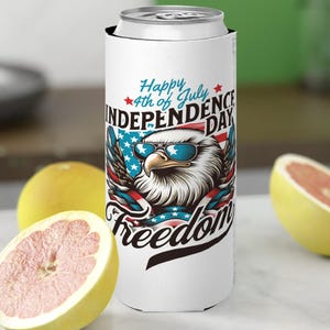 Dzień Niepodległości Bald Eagle Freedom Slim Koozie, 4 lipca Coozie, USA Coze, Patriotyczny pokrowiec na napoje Skinny Cans, Patriotyczny prezent na imprezę
