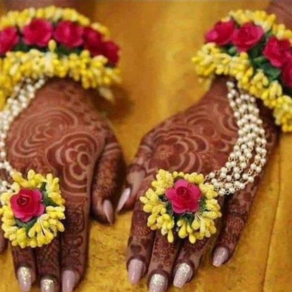 Artificial Hand Gajra Set/ Flower Bracelet/ Floral Bridal Set/ Wedding Hathphool/ Haldi/ Mehndi/ Sangeet/ Mayoon/ Hath Gajra/ Bangles Set