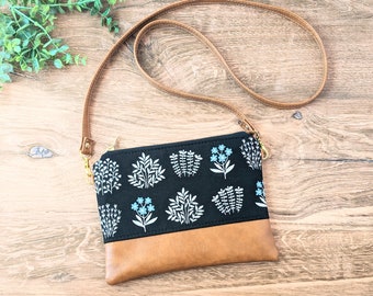 Torebka Cross-Body z Kwiatami: Mała Portmonetka Ze Skóry Wegańskiej