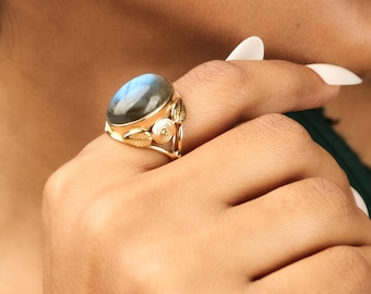 Gold Labradorite Ring, Handmade Leaf Band, Vintage Style Jewelry