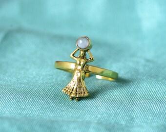 Moonstone Puppet Ring, Adjustable Ring, gemstone Ring,  Women Ring, Statement Ring, Funny ring, Cute ring, Gift For Her, Unique Tini Ring,