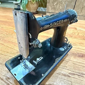 Vintage 1930’s Singer Model 101 Sewing Machine