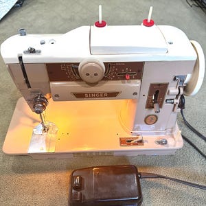 Vintage Singer Model 401A Slant Needle Sewing Machine