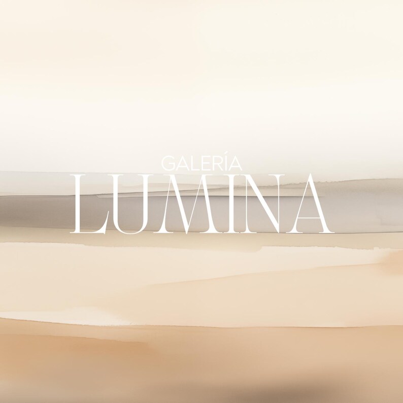 Pode incluir: Pintura abstrata em aquarela em tons neutros de bege, castanho e castanho. A palavra "LUMINA" &eacute; exibida em uma fonte grande e elegante, com a palavra "GALERIA" acima. A obra de arte tem um efeito suave e desfocado, criando uma sensa&ccedil;&atilde;o de calma e serenidade.