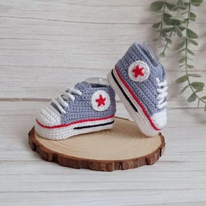 Scarpine per neonati all&#39;uncinetto in denim blu, cotone fatto a mano, regalo per neonato, scarpe per neonati all&#39;uncinetto, regalo per neonato, regalo per la futura mamma, scarpe per neonati all&#39;uncinetto