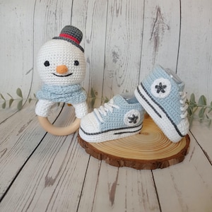 Prezent dla noworodka, szydełkowe buciki dla niemowląt, szydełkowa grzechotka w kształcie bałwana, szydełkowa grzechotka, prezent na baby shower, prezent dla kobiety w ciąży, prezent dla dziecka