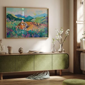 Estampado de tigre durmiendo, estampado de vida silvestre, arte colorido, decoración de la jungla, póster de animales, arte mural de la naturaleza, estampado vibrante, vida silvestre moderna imagen 2