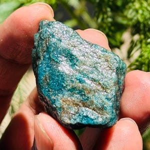 Raw Blue Apetite Crystal : Dark Apatite stone raw reike gemstone for chakra healing feng shie decor