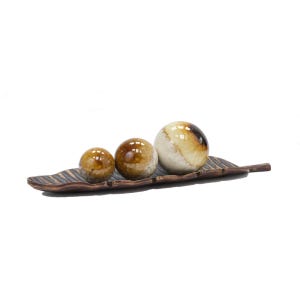 Hand-Painted Leaf-Shaped Decorative Bowl – Elegant Poly-Resin Design