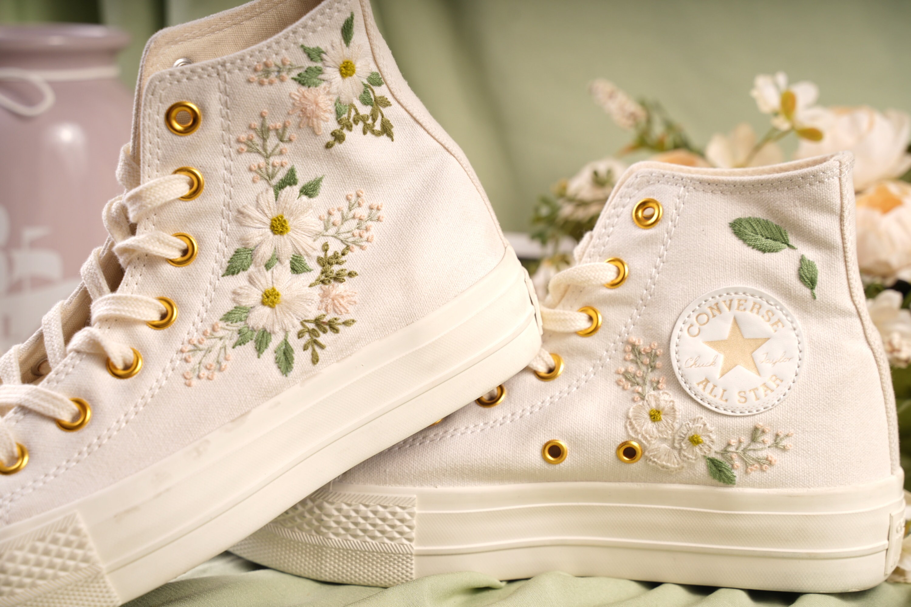 Bridal Converse/Strawberry Converse/Gifts For Girls/Personalized Gifts/Converse Flower/Gifts For Dad/Converse Embroidery/Converse High Top