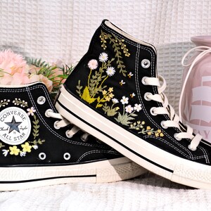 Converse Flower/Embroidery Designs/Custom Wedding Shoes/Embroidered Shoes/Converse Wedding/Gifts/Converse Embroidery/Converse High Top